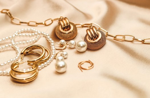Buying Vintage Jewellery? Here’s Why a Pre-Purchase Valuation Could Save You Thousands